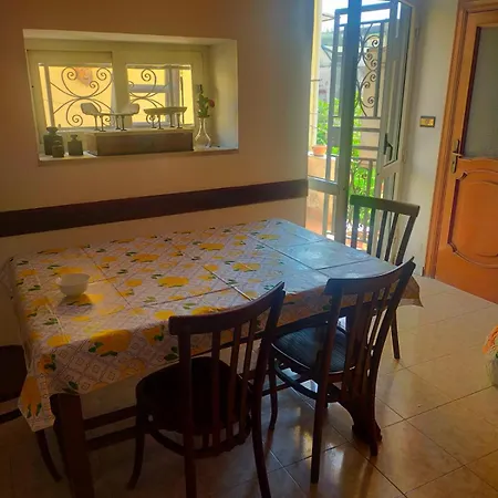 La Casa Di Nonna Teresa לינה וארוחת בוקר נאפולי